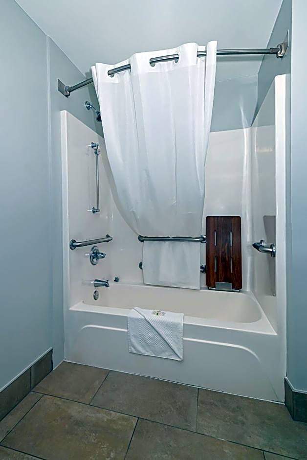 Quality Inn & Suites Matthews