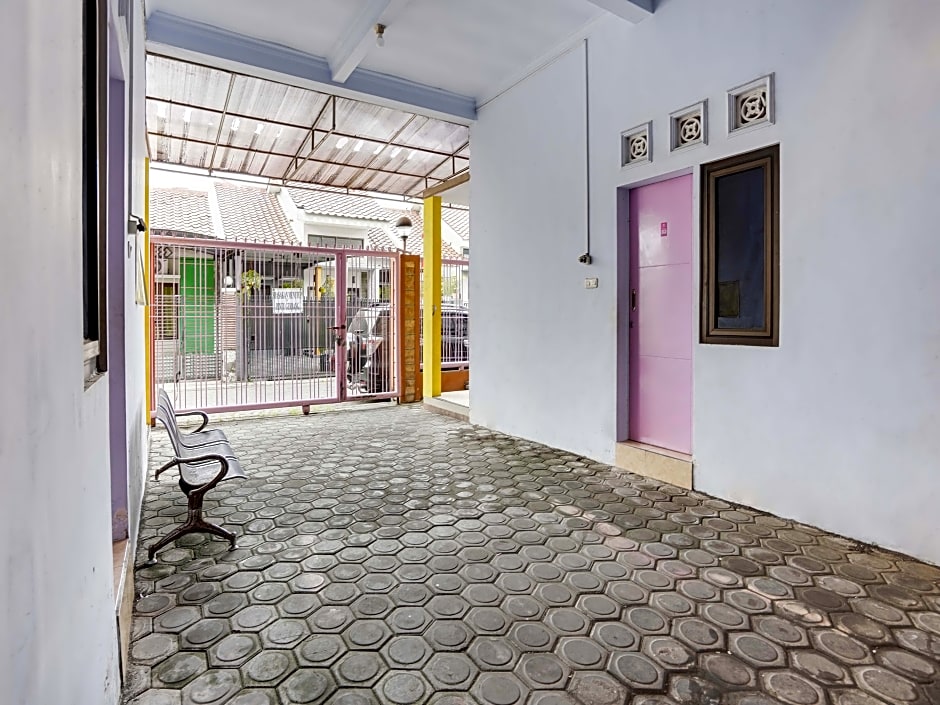 Spot On 91626 Rr Kost Putri Syariah 