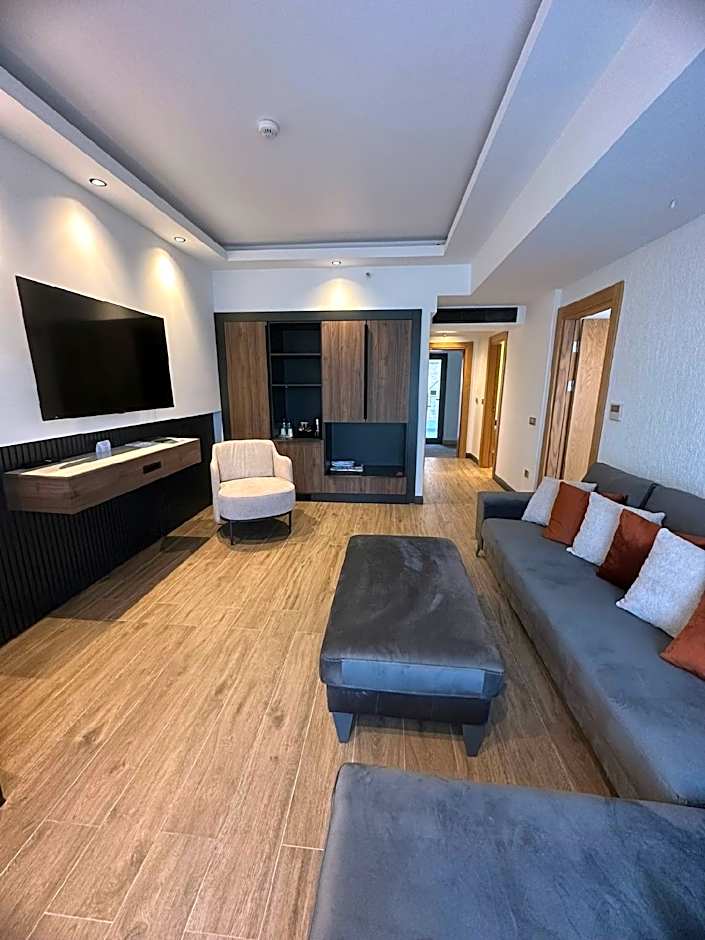1 King Bed Suite, Jacuzzi®, Nonsmoking — 7 fotoğraftan 1. fotoğraf