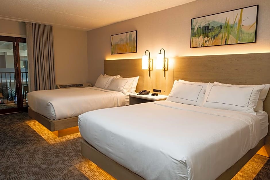 DoubleTree by Hilton Austin, MN