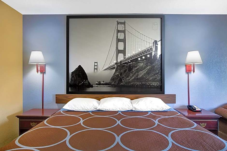 Super 8 by Wyndham Booneville