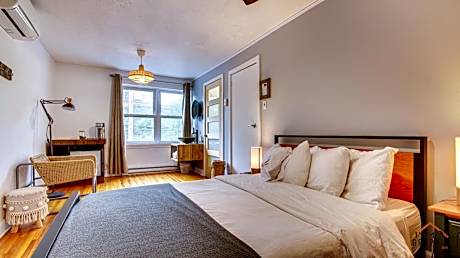 Standard Double Room with Private Bathroom