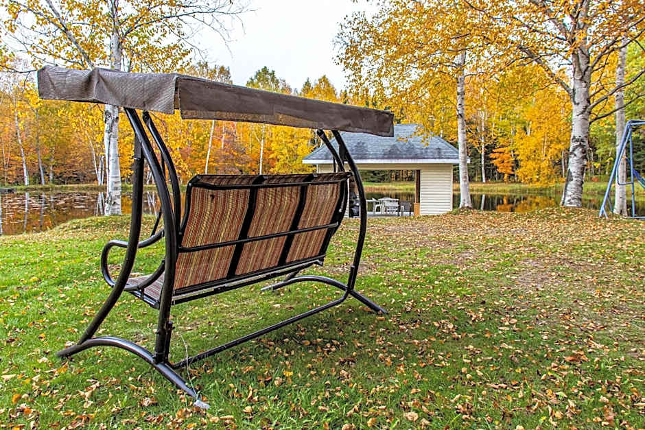 Chalet le Coyote Lac, Micro Ferme, Sentier Du Domaine, Vue Sur Les Monts, Idéal 2 4 Personnes