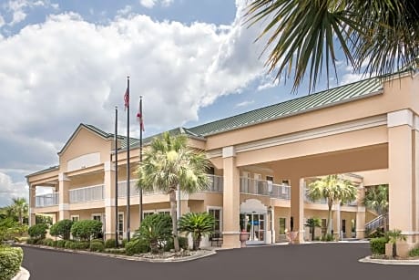 Baymont by Wyndham Crestview