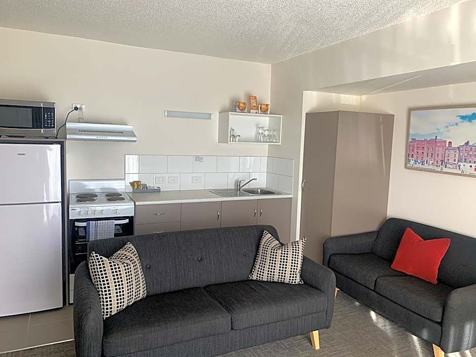 Adina Place Motel Apartments