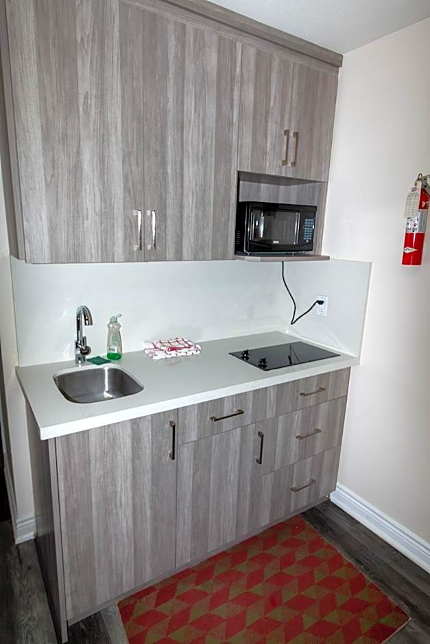 Borden Inn and Suites