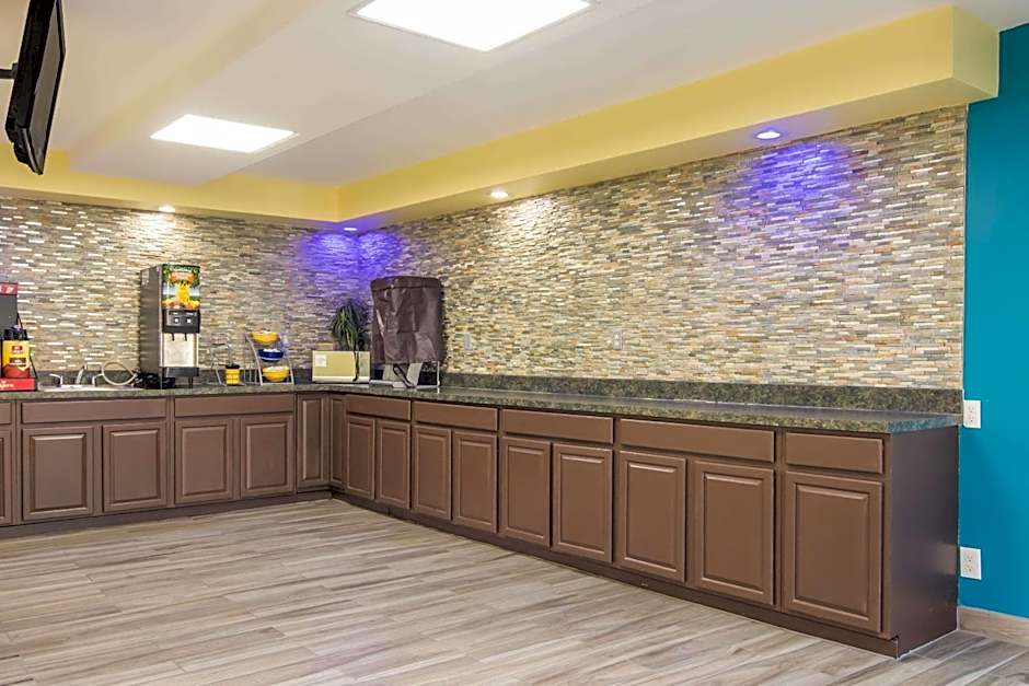 Rodeway Inn & Suites Monroeville-Pittsburgh