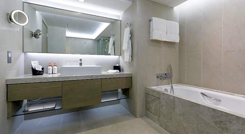 New World Millennium Hong Kong Hotel