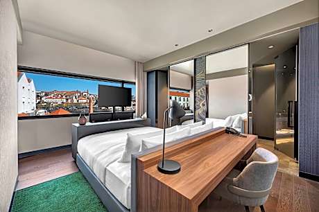 King One Bedroom Suite With River View