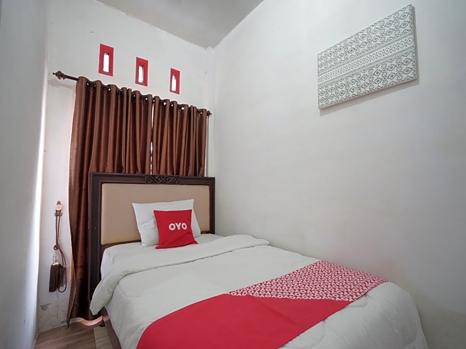 OYO 90645 Karisma Residence