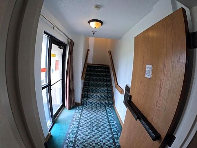 Pleasant Stay Inn & Suites