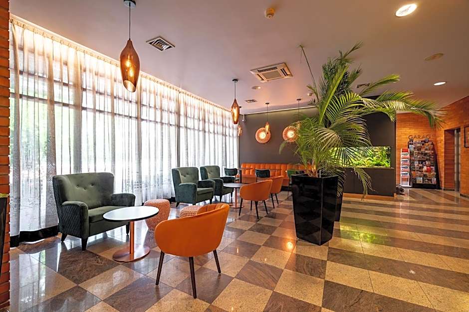 Expo Hotel