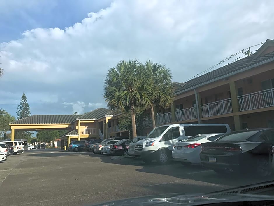 Super 8 by Wyndham Dania/Fort Lauderdale Arpt