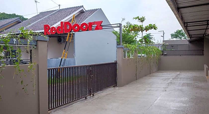 RedDoorz Syariah near Exit Tol Pemalang Comal 2