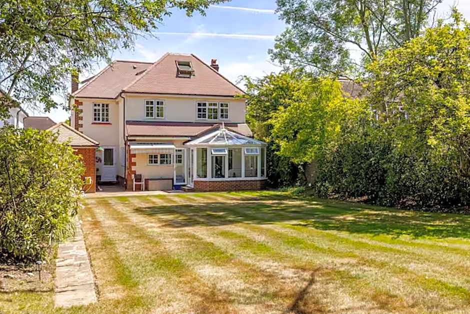 Leafy Suburban B&B