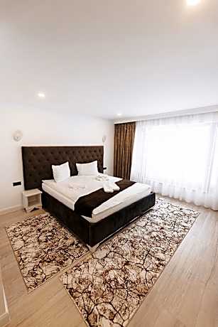 Deluxe Mountain View