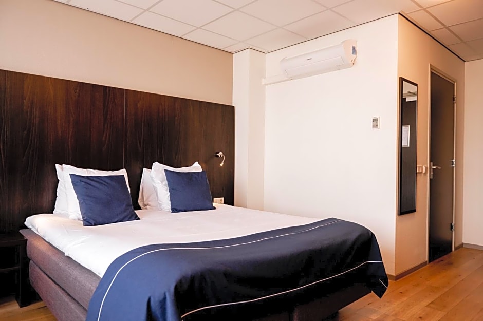 Photo 1 of 5 of Double Room