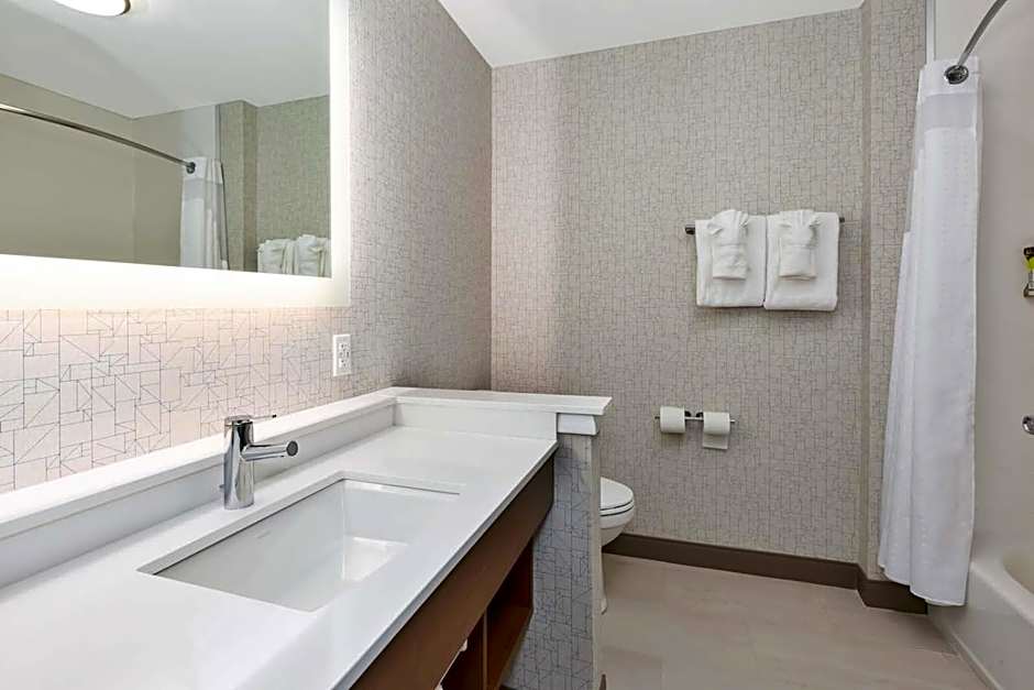 Holiday Inn Express and Suites Grand Rapids Airport- South By IHG