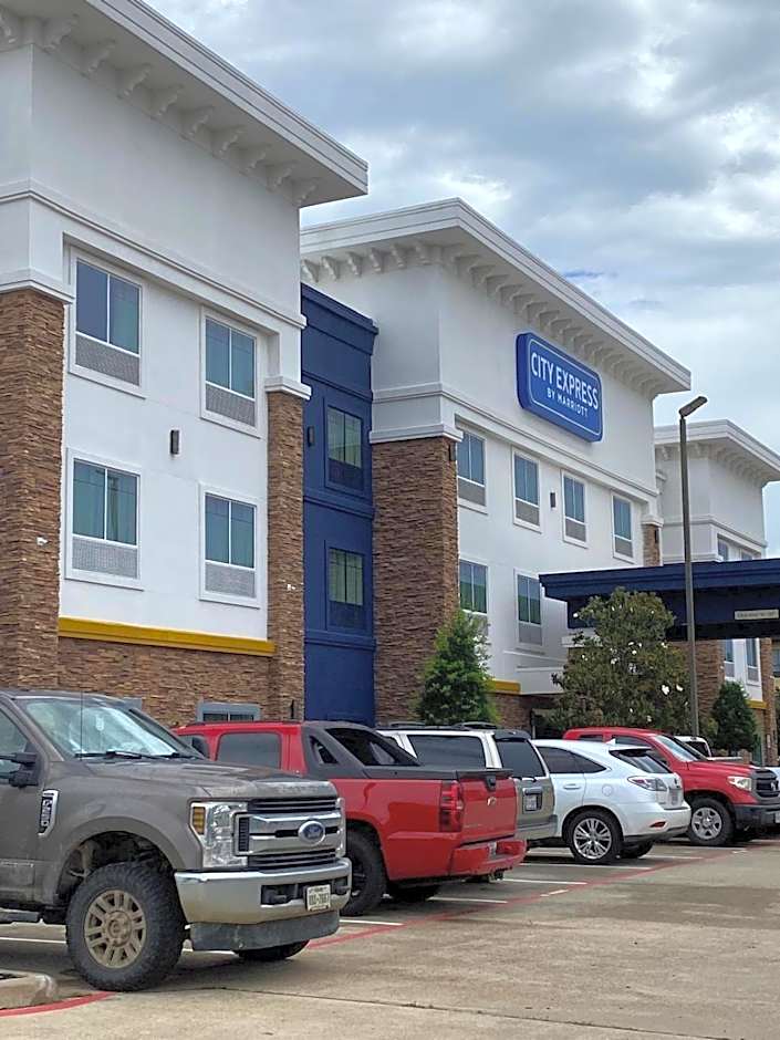 City Express by Marriott Spring
