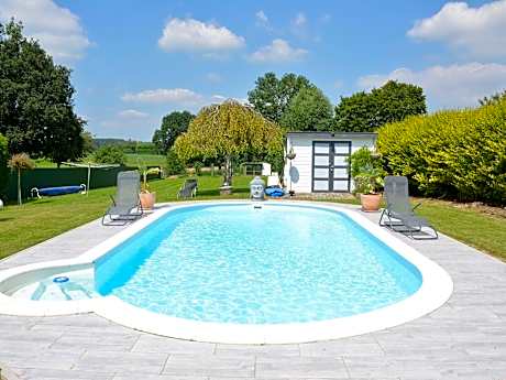 Villa With Private Pool In Blaregnies