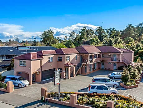 166 Majestic Court Motel