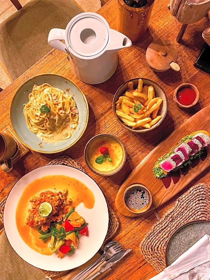 Bleu MATHIS Gili Asahan