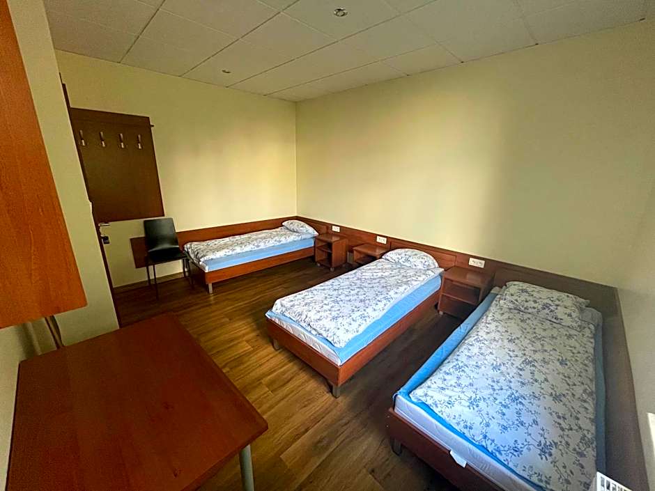 Zdjęcie 1 z 2 — Triple Room