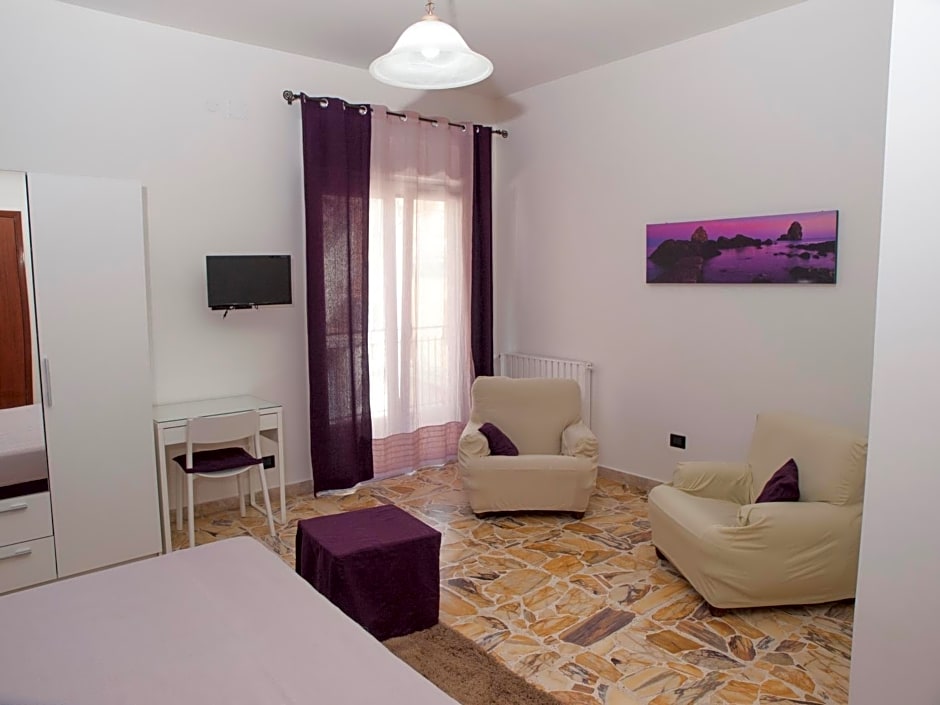 Bouganville House – Zafferana, CA