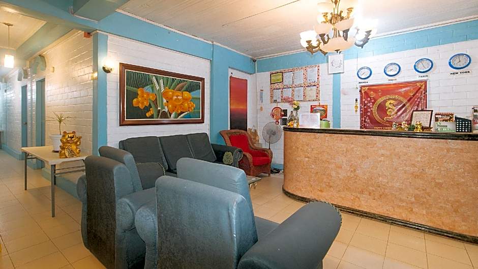 RedDoorz @ La Maria Pension and Tourist Inn