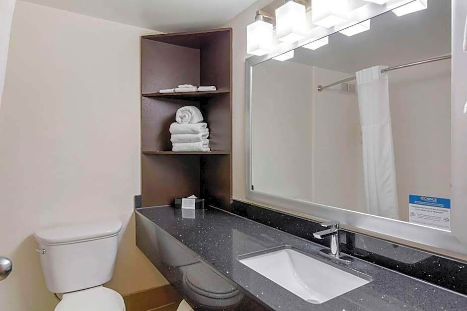 Clarion Pointe Charlottesville