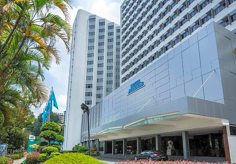 Photo 1 of 50 of Hotel Miramar Singapore
