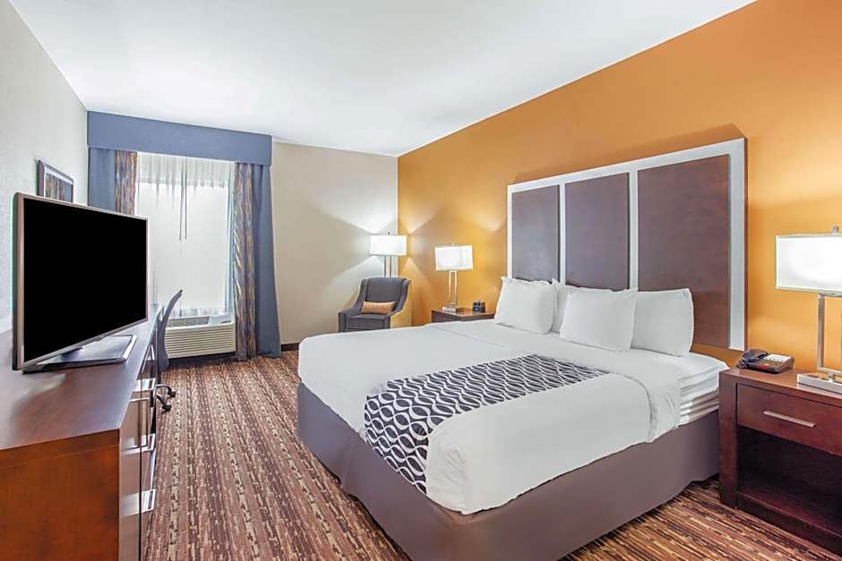 La Quinta Inn & Suites by Wyndham Gonzales