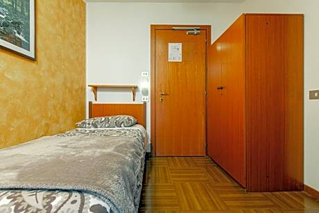 Standard Single Room with Mountain View