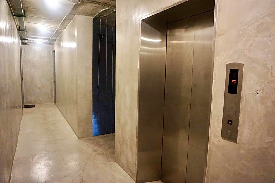 Hash Apartment Silom Soi 3 triple room