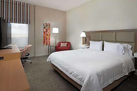 King Room with Roll-In Shower - Mobility and Hearing Access/Non-Smoking