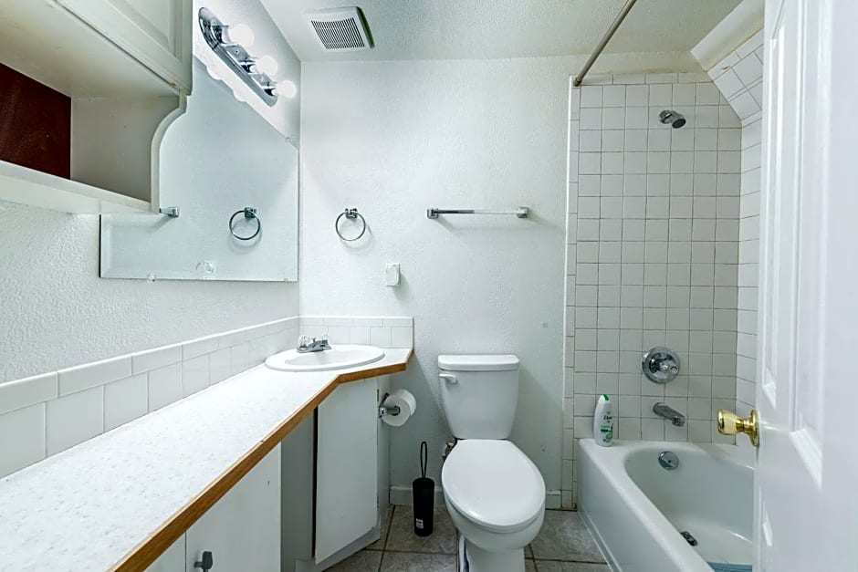 Spacious 4 bedroom 3.5 bathroom residential property