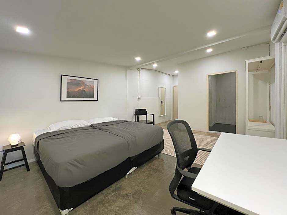 Chatel Samyan - Self check-in