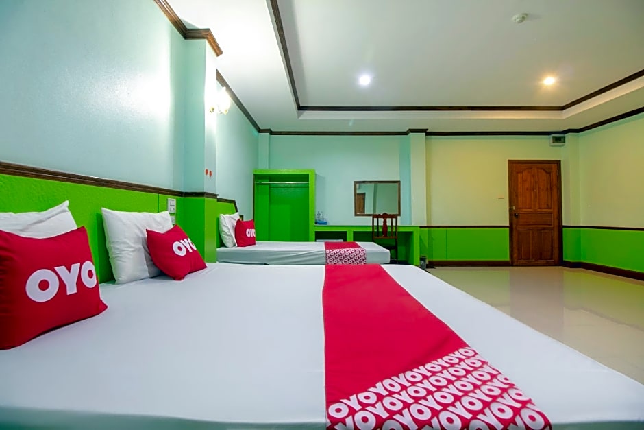 OYO 75334 Train Hotel