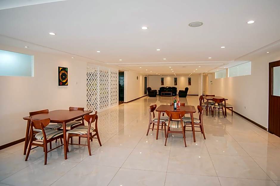 The Crossroads Hotel, Westlands