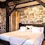 Horsefeathers Hotel