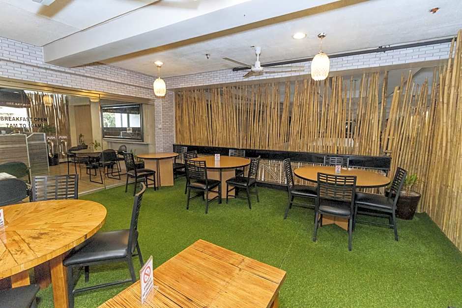 Spaces by Eco Hotels by RedDoorz – Makati, NY