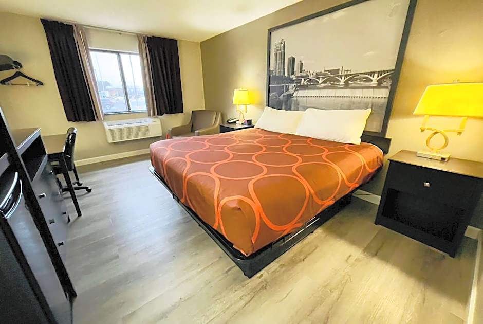 Super 8 by Wyndham Shakopee