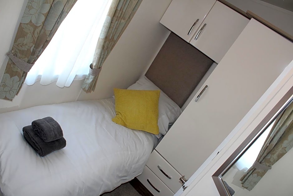 Moonlight Ridge -2 bedroom lodge with hot tub