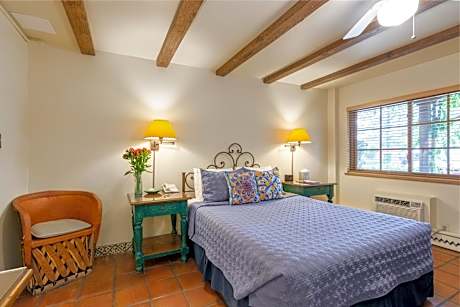 Standard Queen Room - Not Pet Friendly