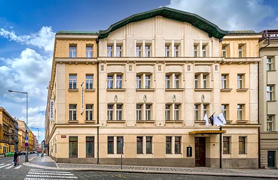 Hotel Maestro by Adrez