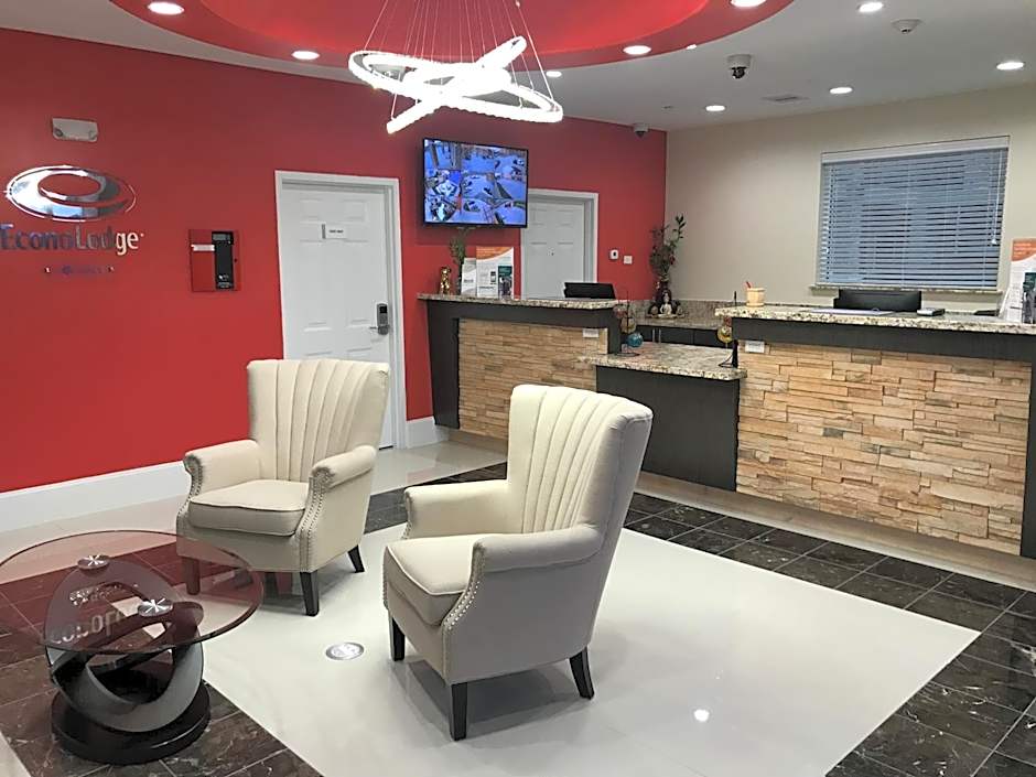 Econo Lodge Inn & Suites