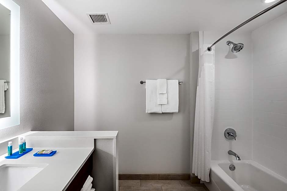 Holiday Inn Express & Suites Santa Ana - Orange County By IHG