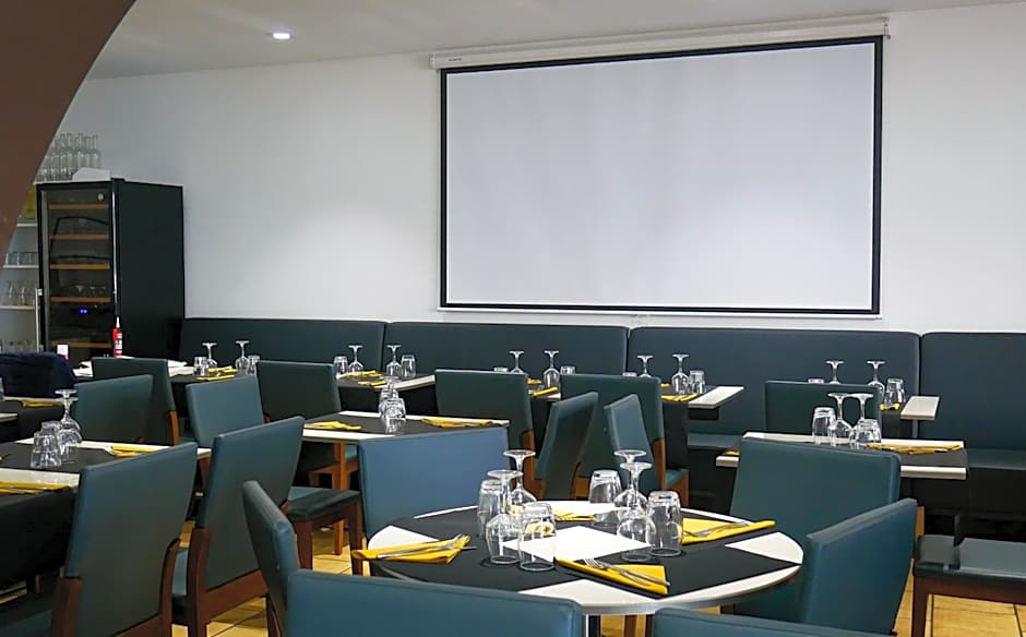 LE CENTRAL HOTEL BAR RESTAURANT