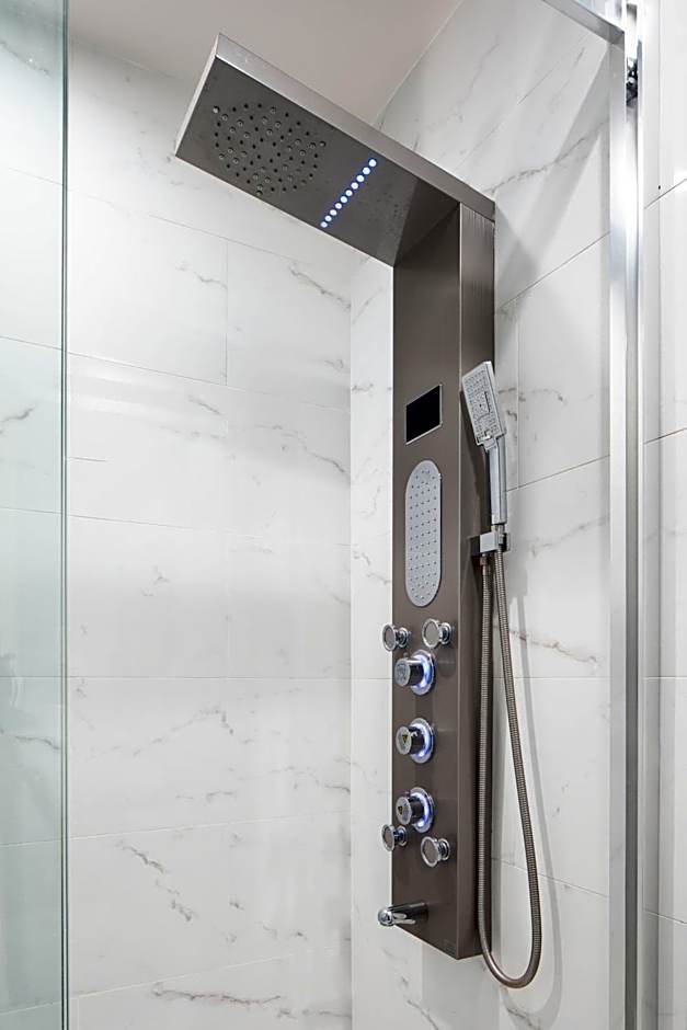 Grand Galvez Resort, Autograph Collection