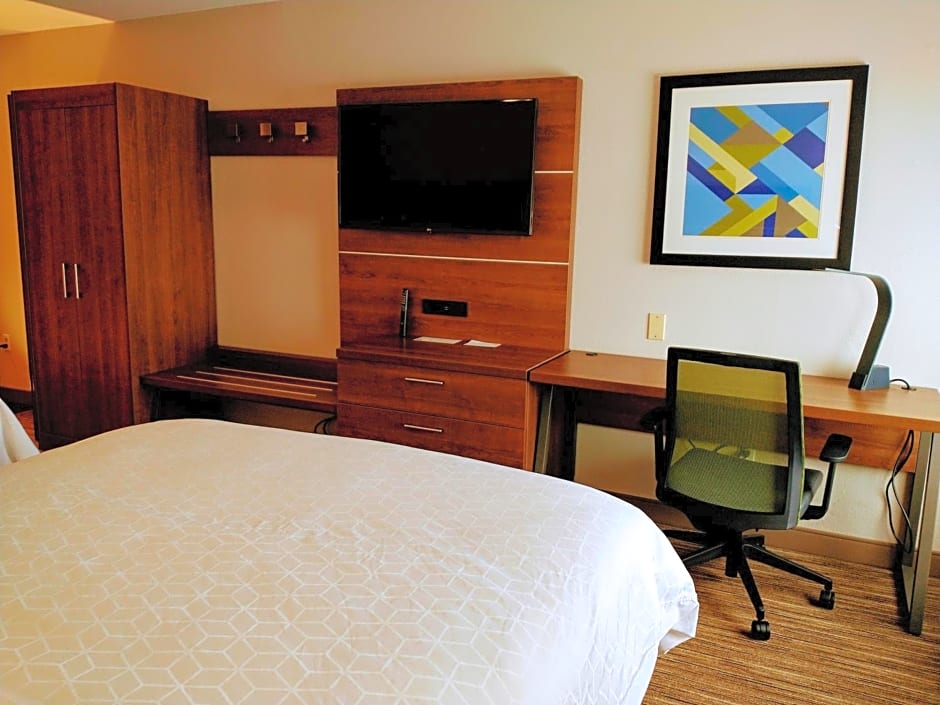 Holiday Inn Express Hotel & Suites Madison